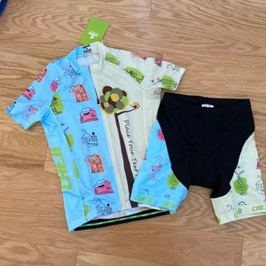 Two piece biking cycling outfit with padding and 3 pockets.